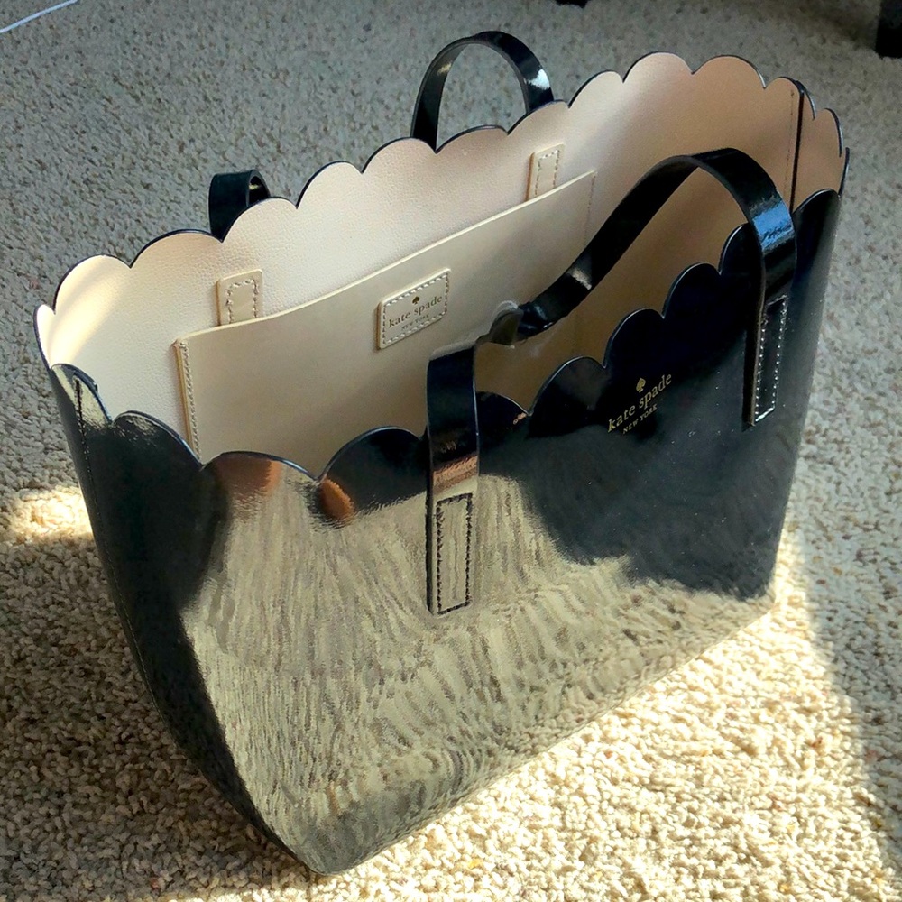 Good condition: used Kate spade hand bag